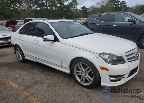 2013 Mercedes-Benz C 250 из США, поврежденный, VIN WDDGF4HB3DR295998